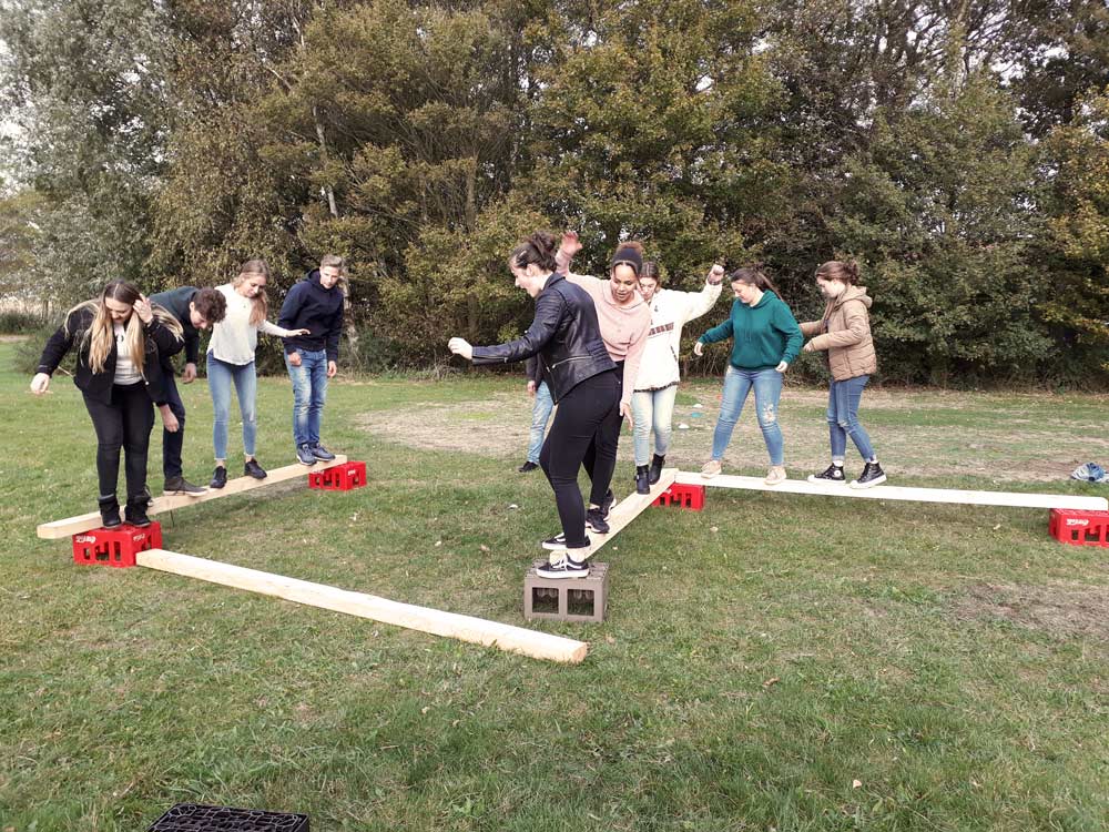 Persoon die geniet van een actieve buitenactiviteit